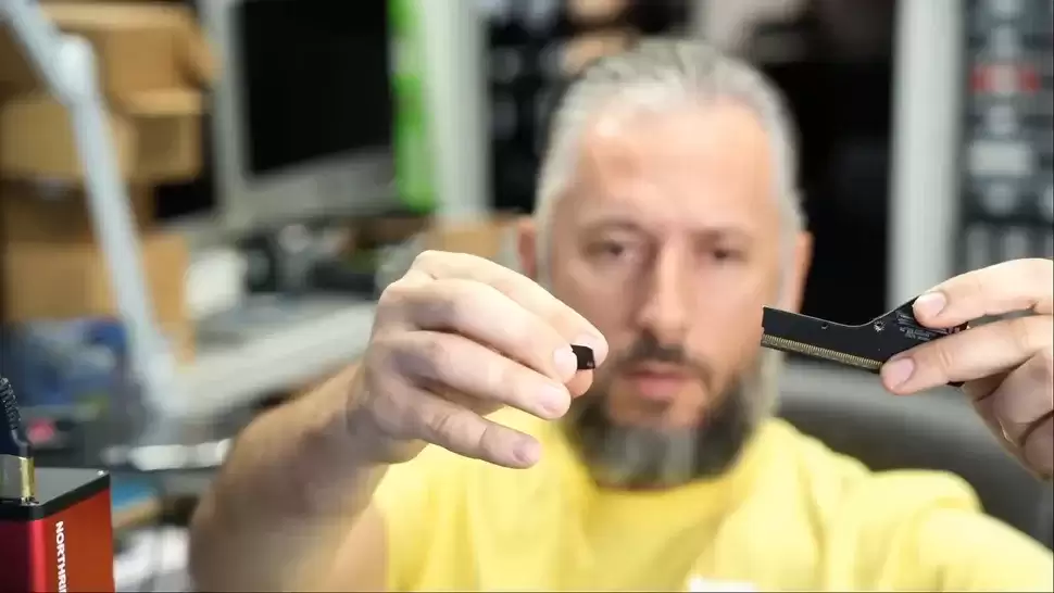 英伟达模块化设计遭炮轰：约1万美元显卡可修却无备件，被迫成废品