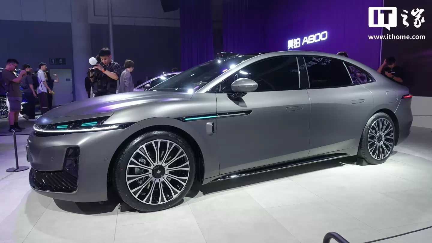 广汽昊铂 A800 广州车展公布内饰,搭载华为乾崑智驾与鸿蒙座舱