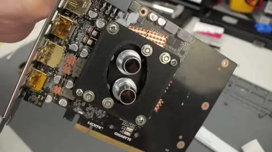 露营冰箱改造散热，超频达3.5GHz创RTX 5050全球新纪录