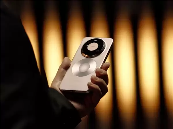 华为Mate 80风扇版缺席:因某些原因未能量产落地