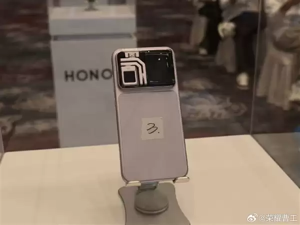 行业首款自带云台的机器人手机！荣耀ROBOT PHONE真机首次亮相