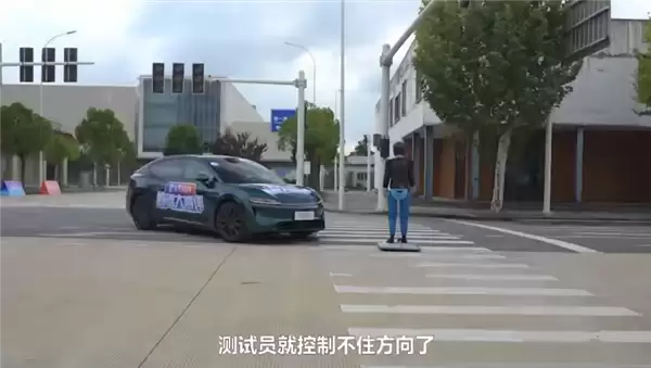 12款车AEB大横评左转遇行人：华为ADS继续封神 智驾R7拿下第一