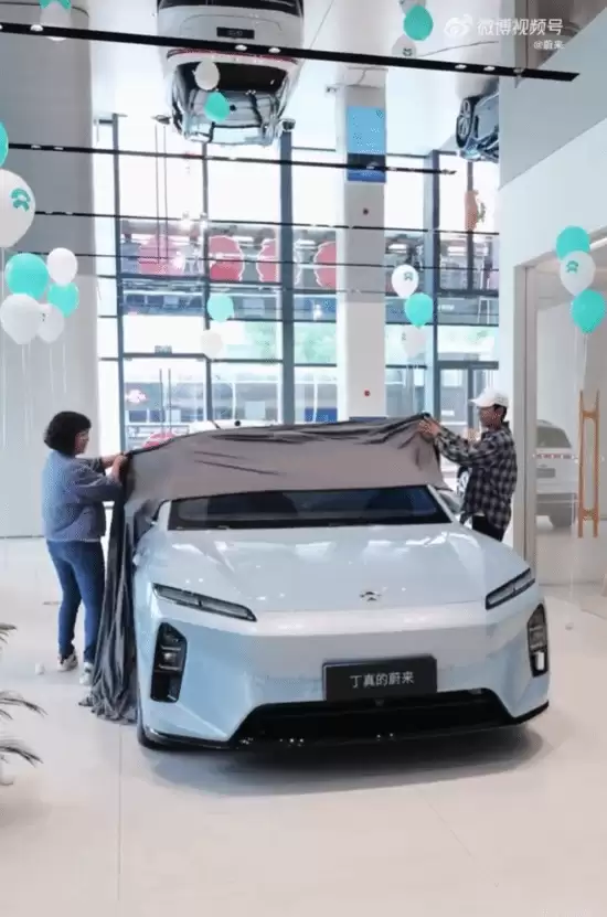 丁真提蔚来ET5T,共启川西环线智行之旅