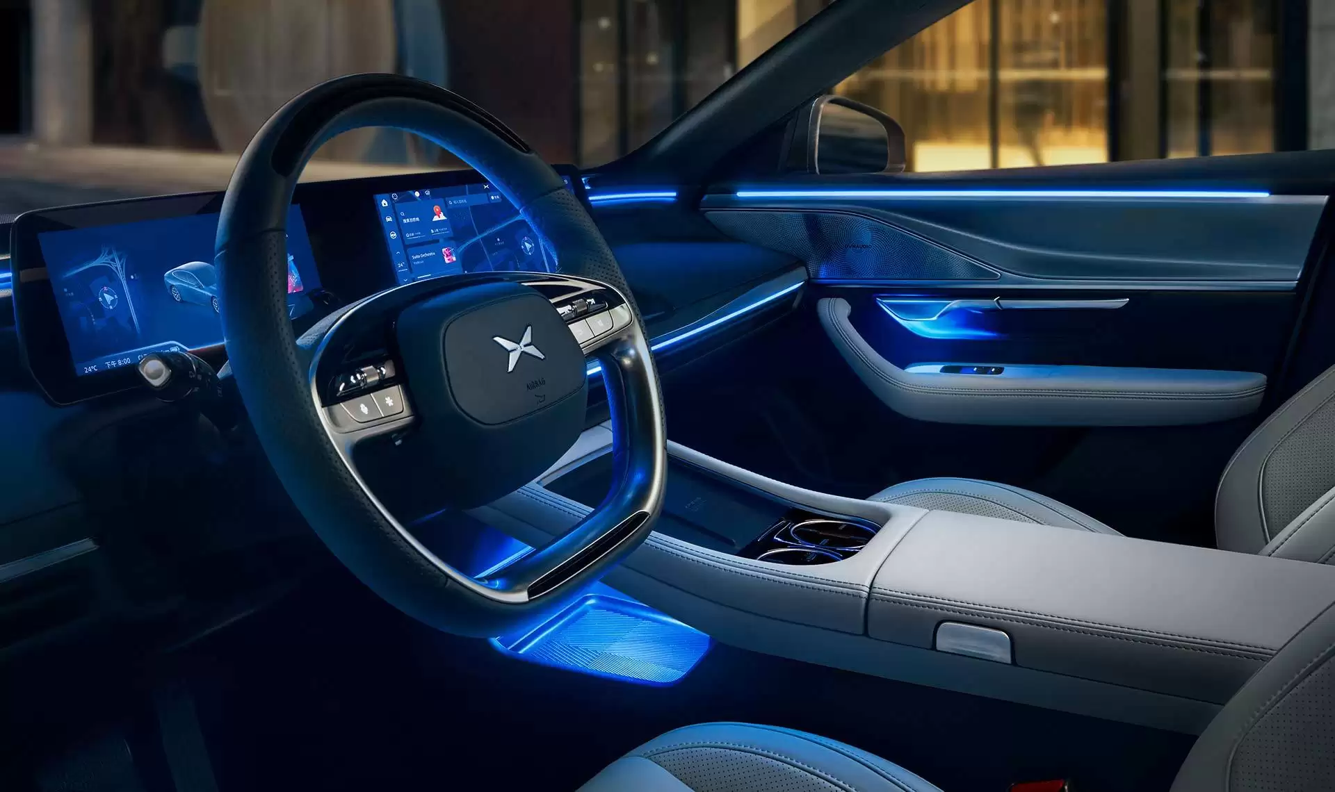 小鹏汽车何小鹏：期待机器人2030年销量超百万台，明年发布7款新车