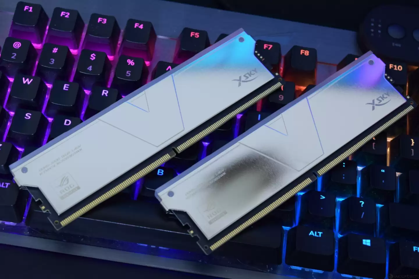 内存紧缺催生强制捆绑销售，DDR5与主板搭售引争议