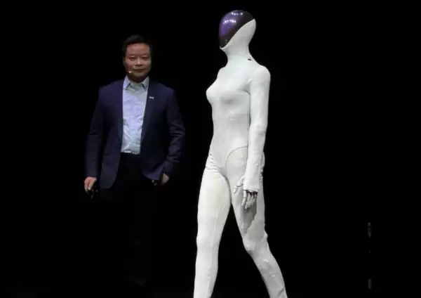 何小鹏:小鹏IRON人形机器人的成本和销售价和汽车接近