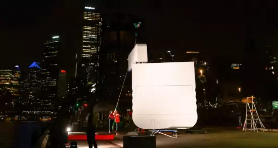 悉尼竖立6米高PS1内存卡纪念装置