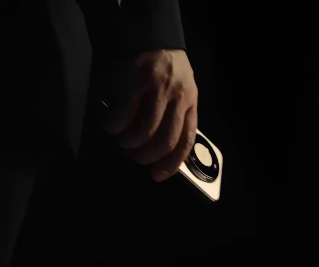 华为 Mate 80 系列手机今日 12:08 开启预订，官方海报发布