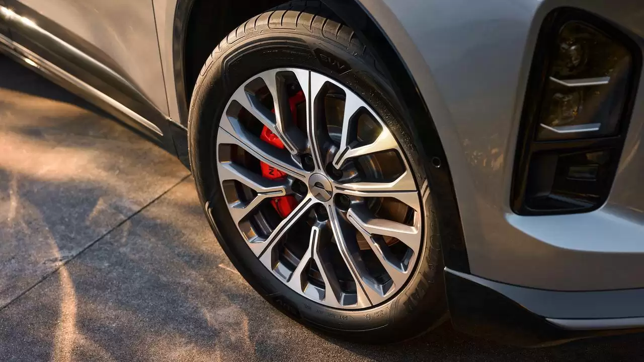 整车 34.98 万元 / 租电 24.18 万元，蔚来新 ES6 30 万台纪念版上市