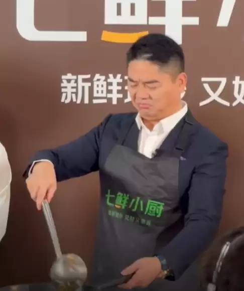 刘强东一场直播喝三种五粮液:单瓶最贵卖到2.6万元