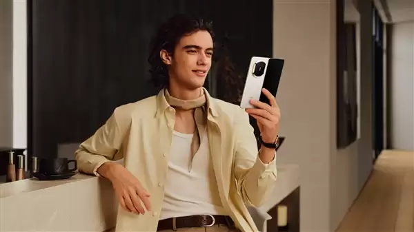 华为Mate X7四配色官图发布：独一无二新设计+最强辨识度