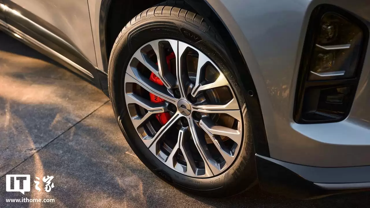 蔚来 ES6 汽车达成 30 万台交付里程碑,纪念版整车 34.98 万元 / 租电 24.18 万元