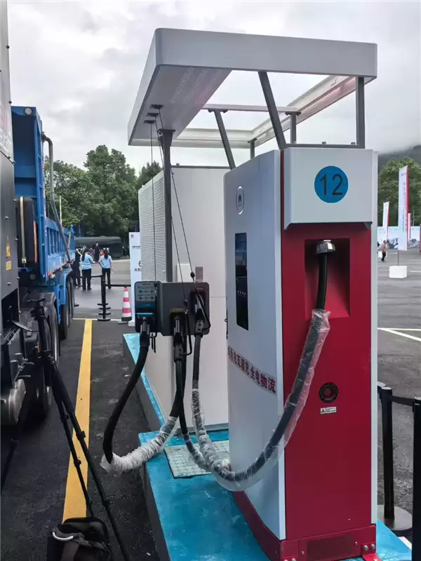 华为兆瓦充充电加持 云南高速公路重卡绿电超充走廊全线贯通