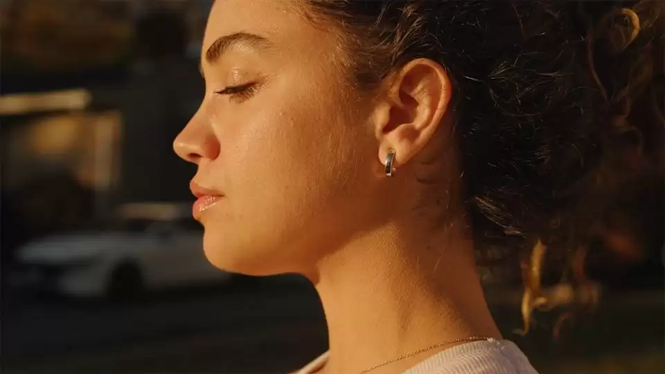 全球最小可穿戴设备:Lumia 2智能耳环发布