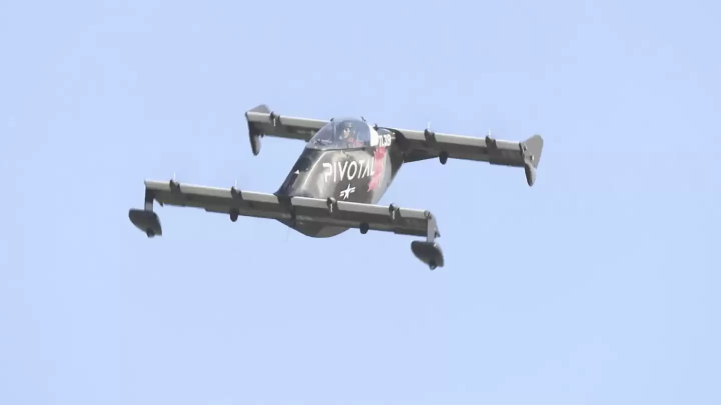 Pivotal Aero 电动飞行汽车首次试飞：最高时速 97 公里、满电续航 40 公里，无需飞行驾照