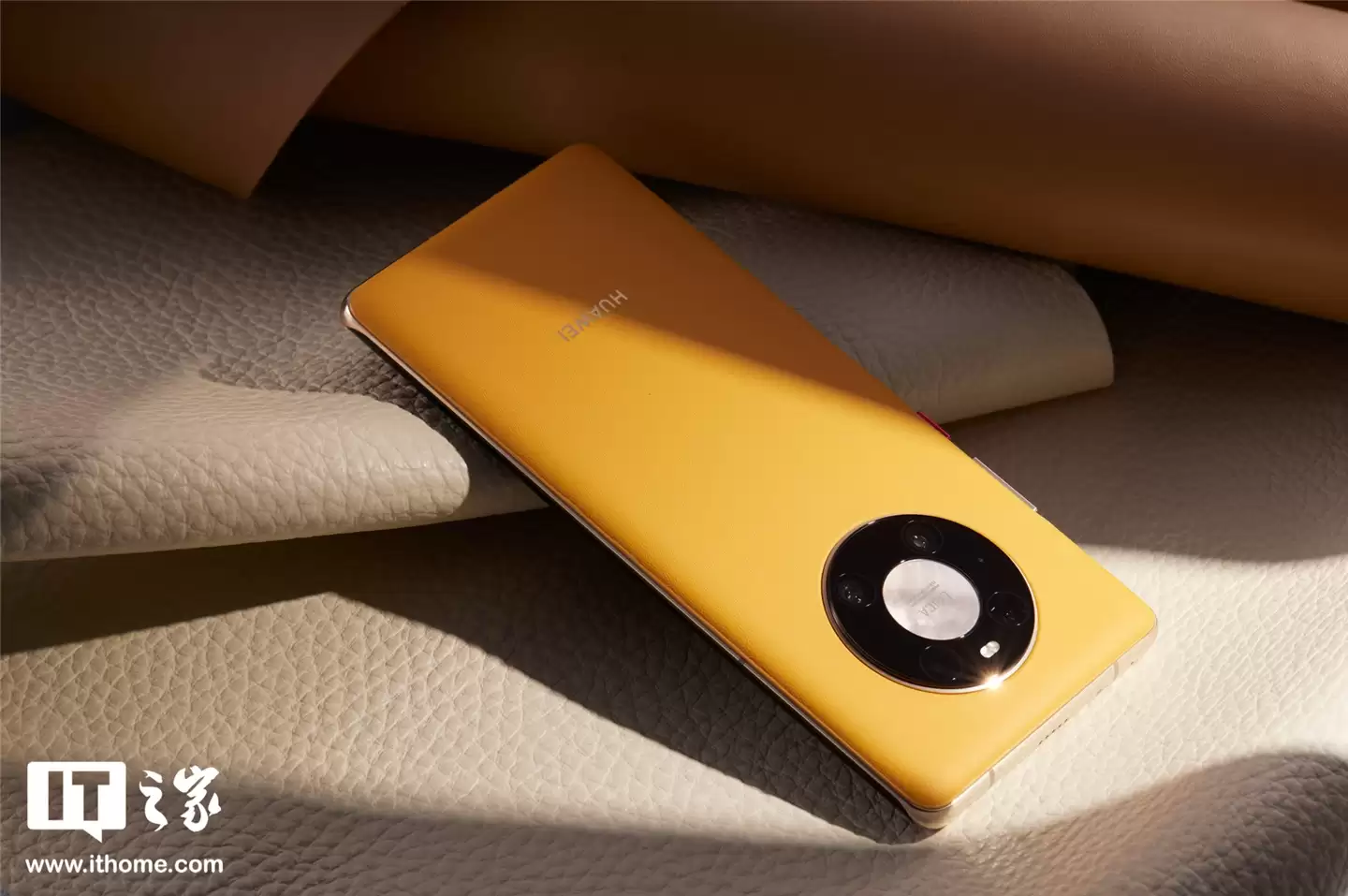 华为 Mate 40 系列手机今年再获新版本升级，距上次更新约 4 个月时间