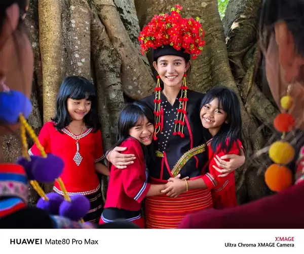 何刚晒华为Mate 80系列实拍样张：红枫影像色彩表现一绝