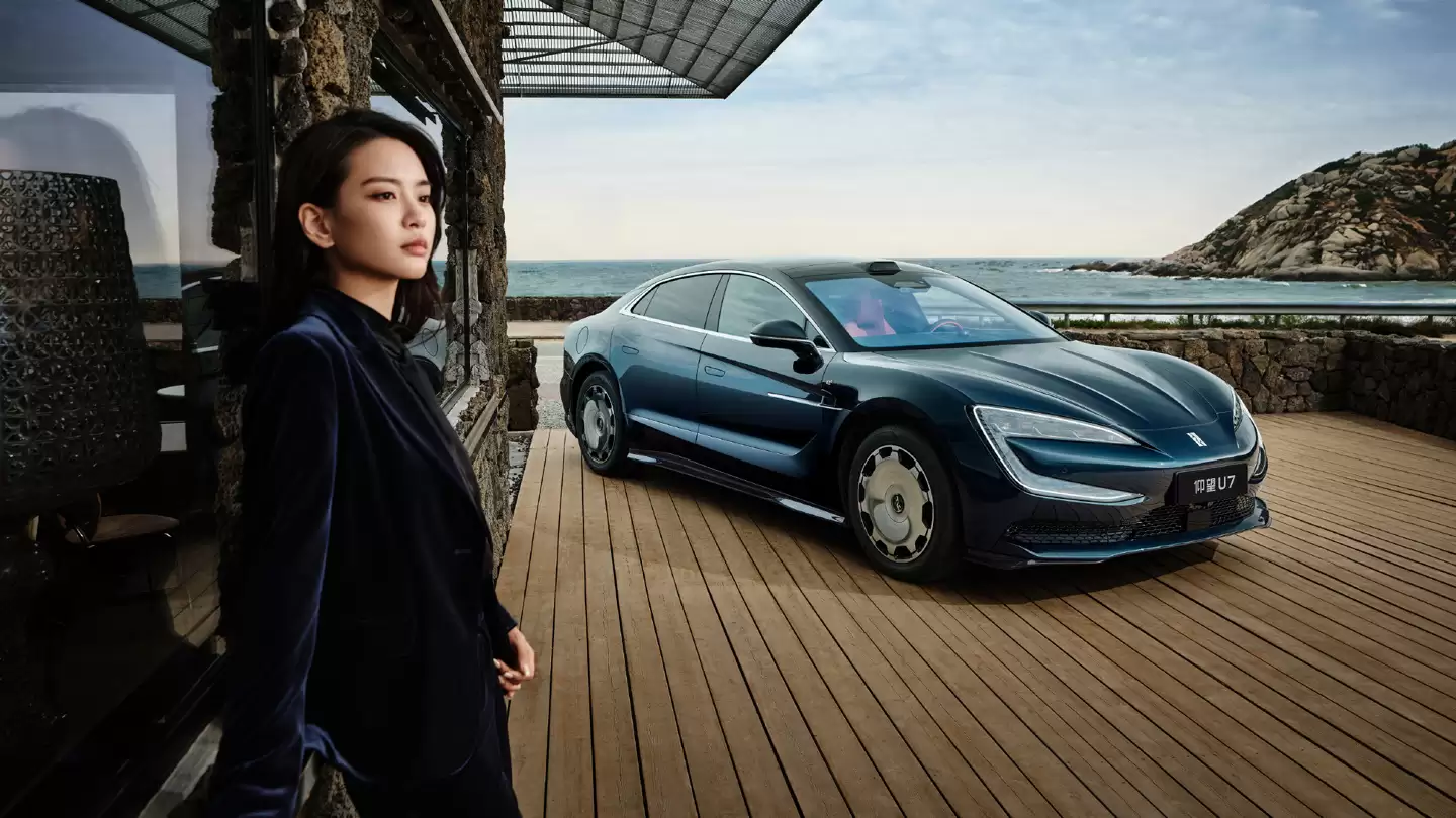 比亚迪仰望 U7 全新车身配色“星河蓝”11月21日亮相广州车展,现款62.8万元起