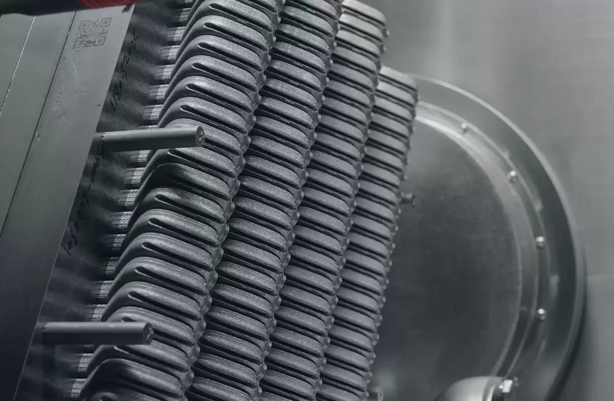 苹果揭秘 Apple Watch Series 11/Ultra 3 钛金属表壳如何诞生：全用 3D 打印制成，节省 400 吨钛原料