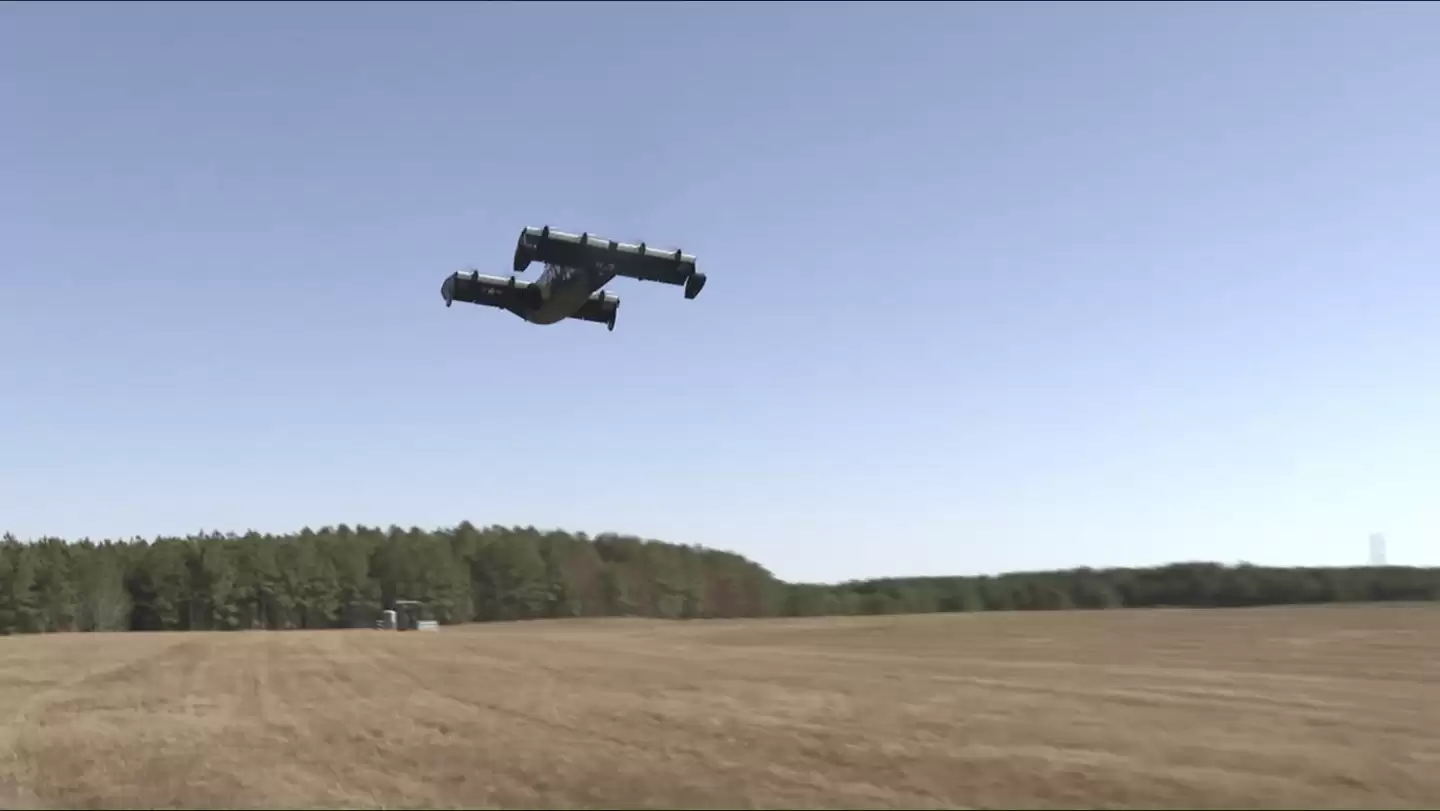 Pivotal Aero 电动飞行汽车首次试飞：最高时速 97 公里、满电续航 40 公里，无需飞行驾照