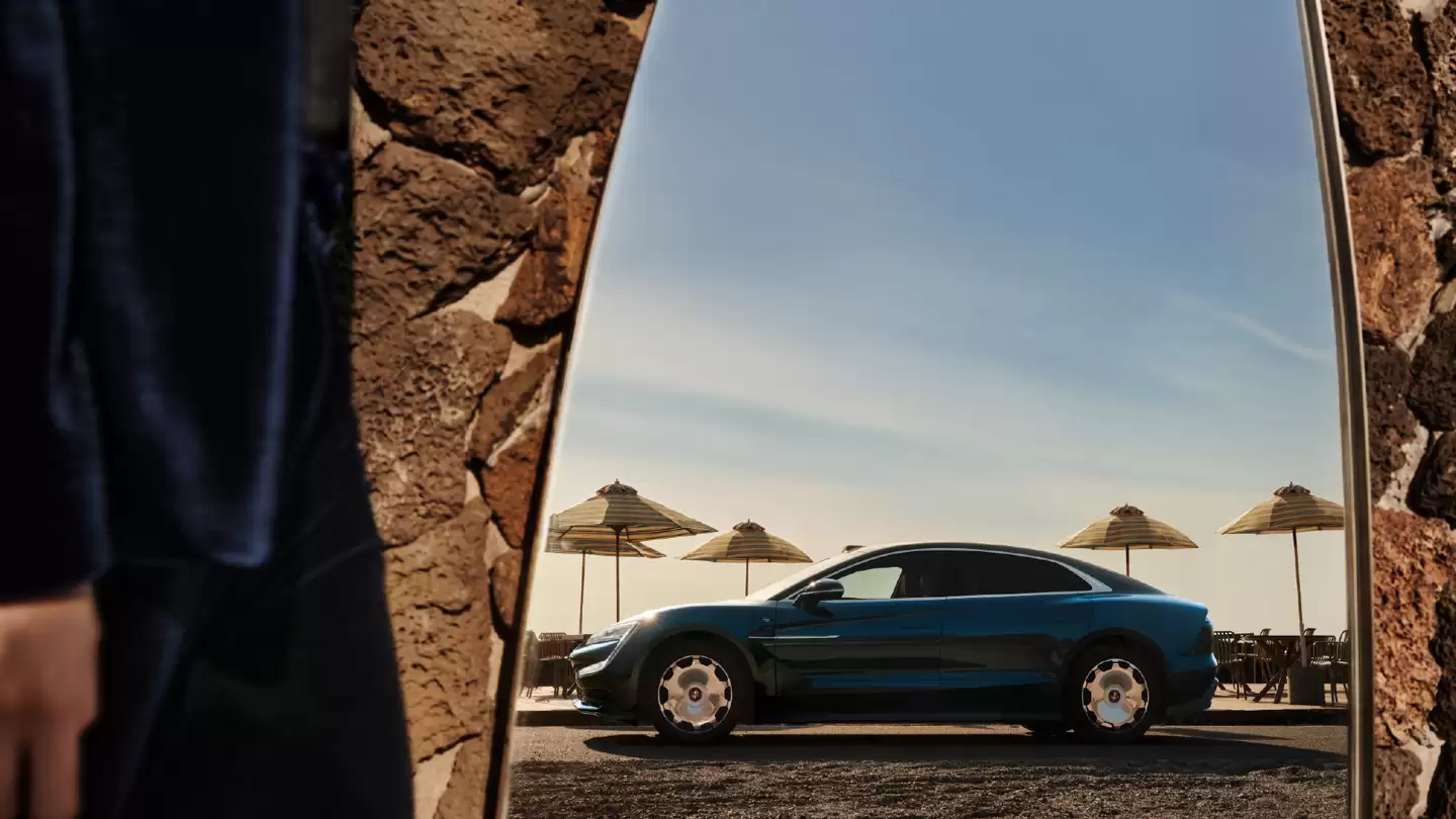 比亚迪仰望 U7 全新车身配色“星河蓝”11月21日亮相广州车展,现款62.8万元起