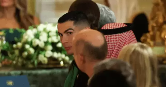 C罗与未婚妻在白宫自拍:马斯克等亿万富翁同框