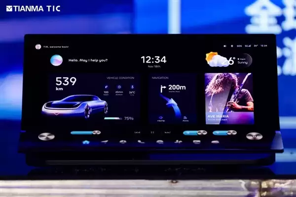 天马发布49.6英寸车载全景沉浸天穹屏：能变弯的中控屏也来了