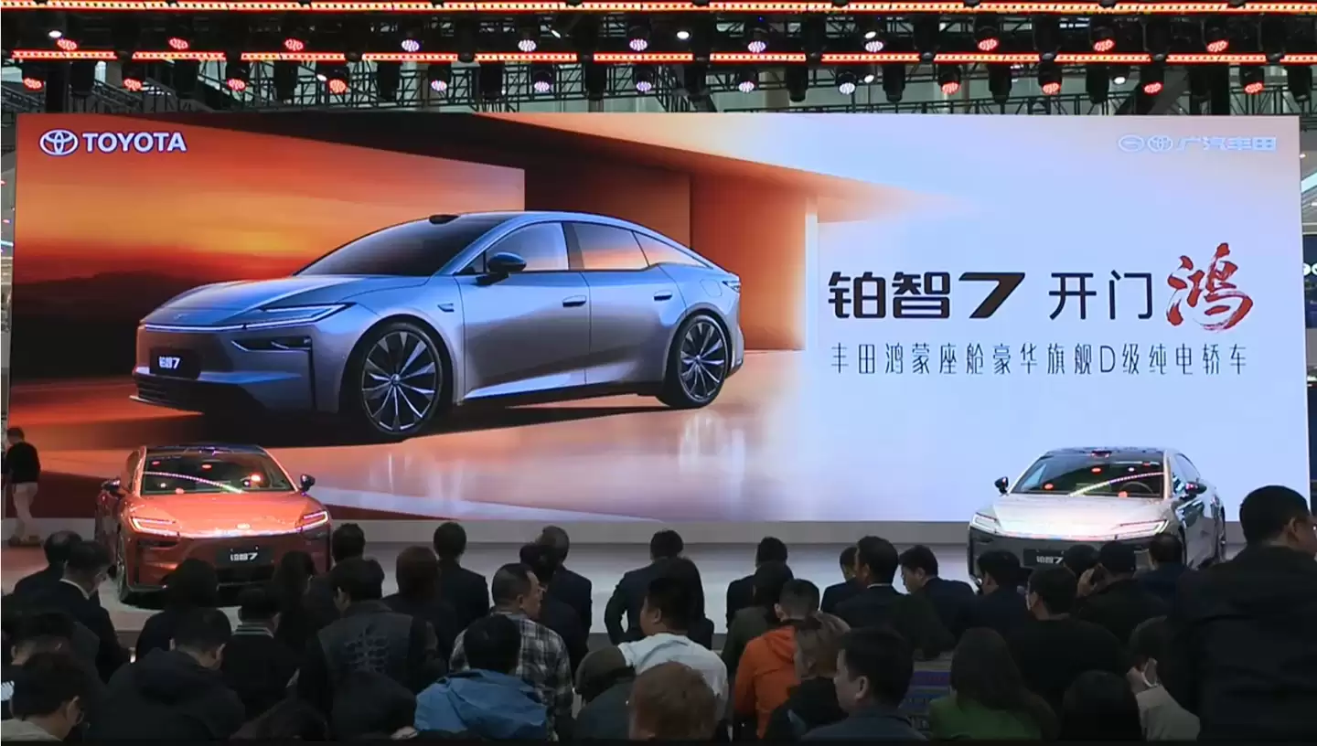 广汽丰田发布鸿蒙旗舰铂智7，首搭华为小米双生态