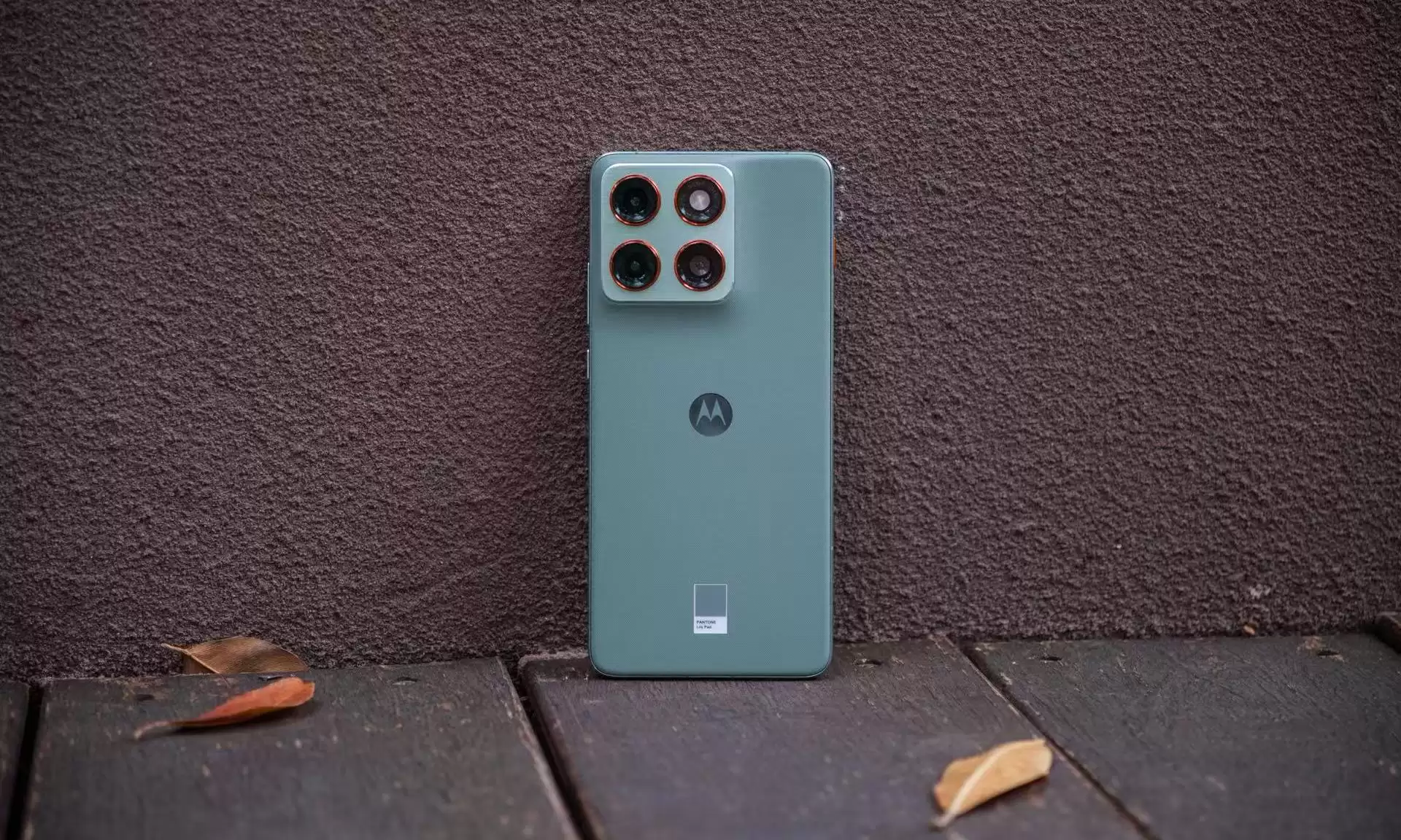 不到2000元!联想moto X70 Air上手:极致轻薄,却毫不妥协