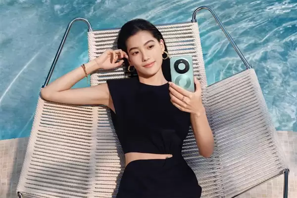 余承东亲测有效：华为Mate 80 Pro Max屏幕太阳下也能看清