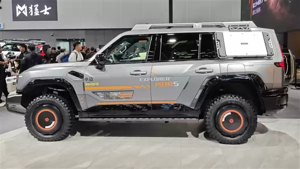 改装党狂喜!猛士M817 Hero版正式上市:售价30.19万元