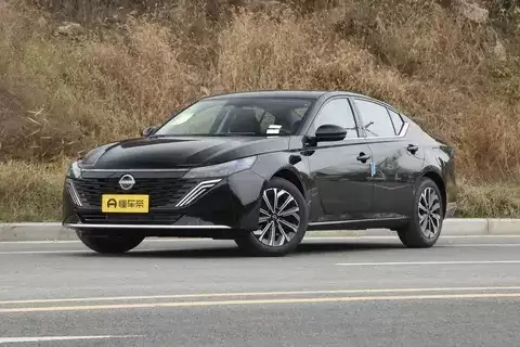 全新日产天籁发布：鸿蒙座舱加持，售12.99万起