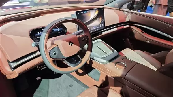 一键变尊贵四座！广汽昊铂A800内饰公布：全球首创2+1变形座椅