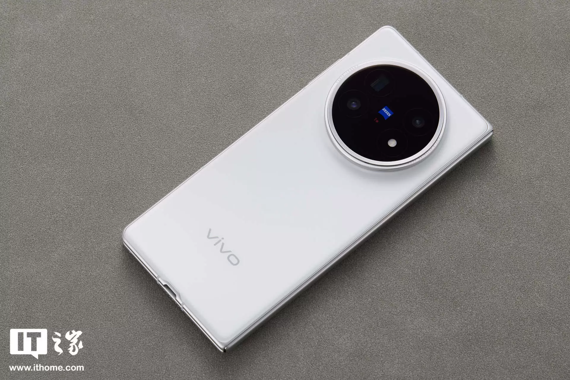 消息称 vivo X Fold6 大折叠手机走普及路线，目前测试骁龙 8 Gen 5 芯片