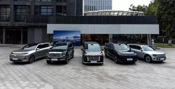 元戎启行携20万辆量产成绩亮相广州车展，预计2026年破百万目标