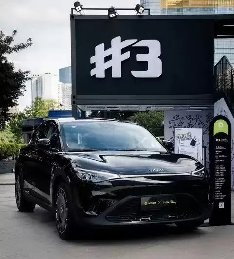 smart携手凯斯·哈林打造艺术乐园，限量款车型惊艳登场