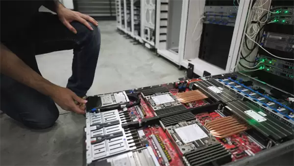 微软发布Cobalt 200处理器:基于Arm架构CPU 性能提升50%