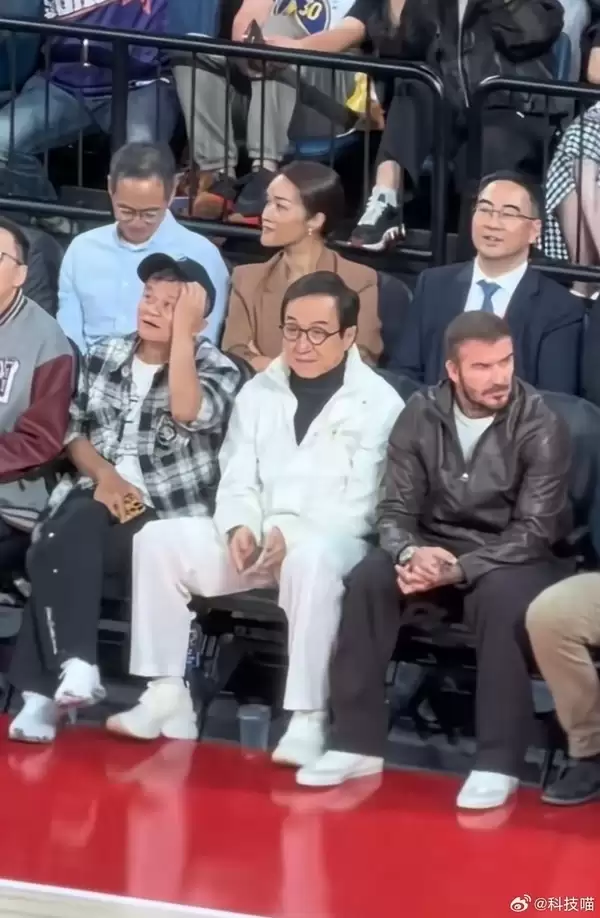 马云和刘强东都用上了iPhone 17 Pro Max 这些明星也在用