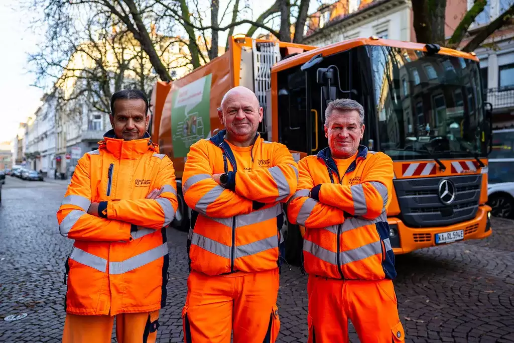 又安静又环保，18辆奔驰电动垃圾清运车在德国一城市上岗