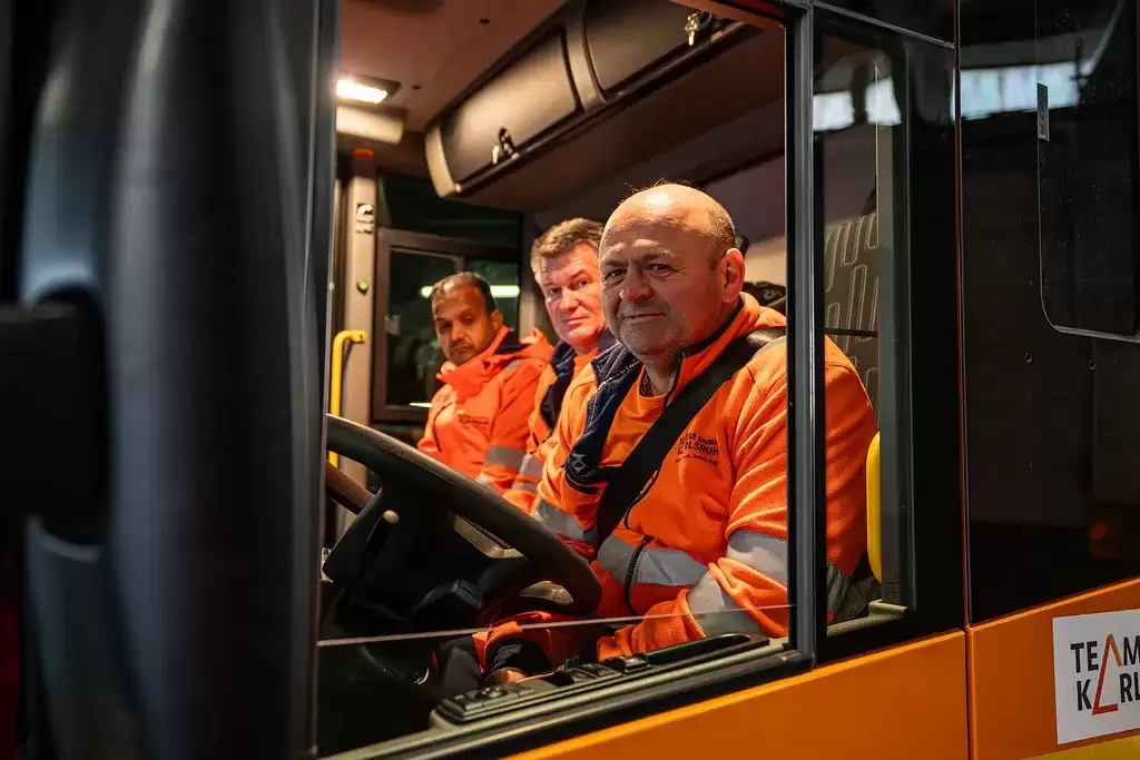 又安静又环保，18辆奔驰电动垃圾清运车在德国一城市上岗