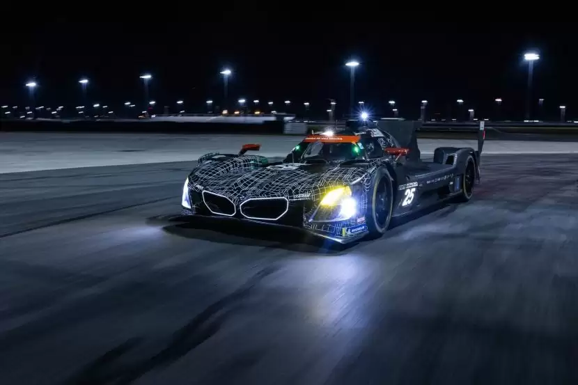 宝马发布 2026 款 M Hybrid V8 赛车，近 50% 车身部件焕然一新