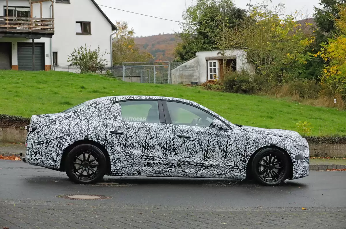 再见 EQE：内部文件称奔驰下一代纯电 E级将回归传统三厢设计