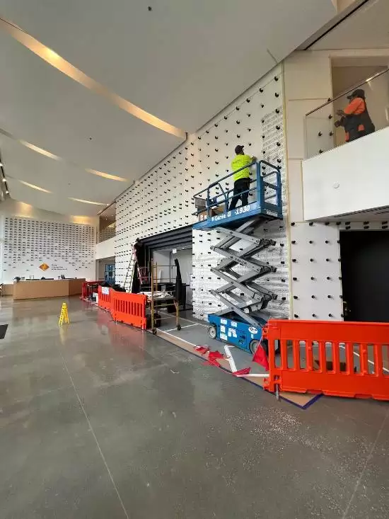 索尼游戏部门现手柄墙引热议