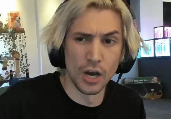 xQc评LOL观赏性不足：反恐精英叙事更直观