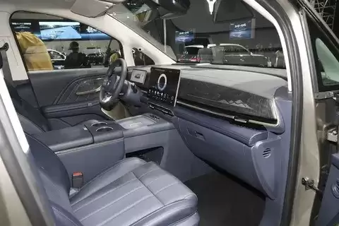 岚图梦想家山河版发布,70.99万元配华为智驾与鸿蒙座舱