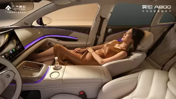 一键变尊贵四座！广汽昊铂A800内饰公布：全球首创2+1变形座椅