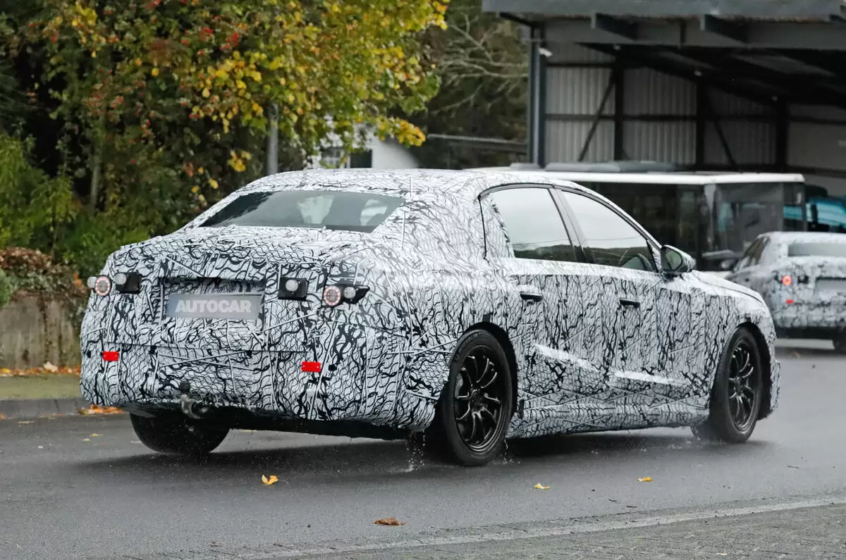 再见 EQE：内部文件称奔驰下一代纯电 E级将回归传统三厢设计