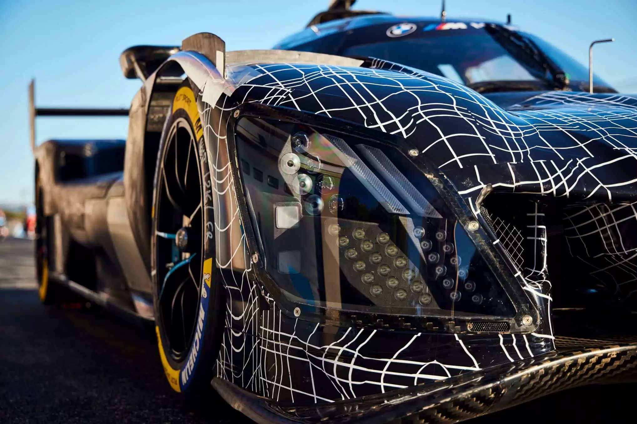 宝马发布 2026 款 M Hybrid V8 赛车，近 50% 车身部件焕然一新