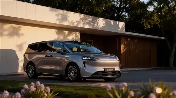 余承东放言超越所有旗舰!智界认领鸿蒙智行首款MPV