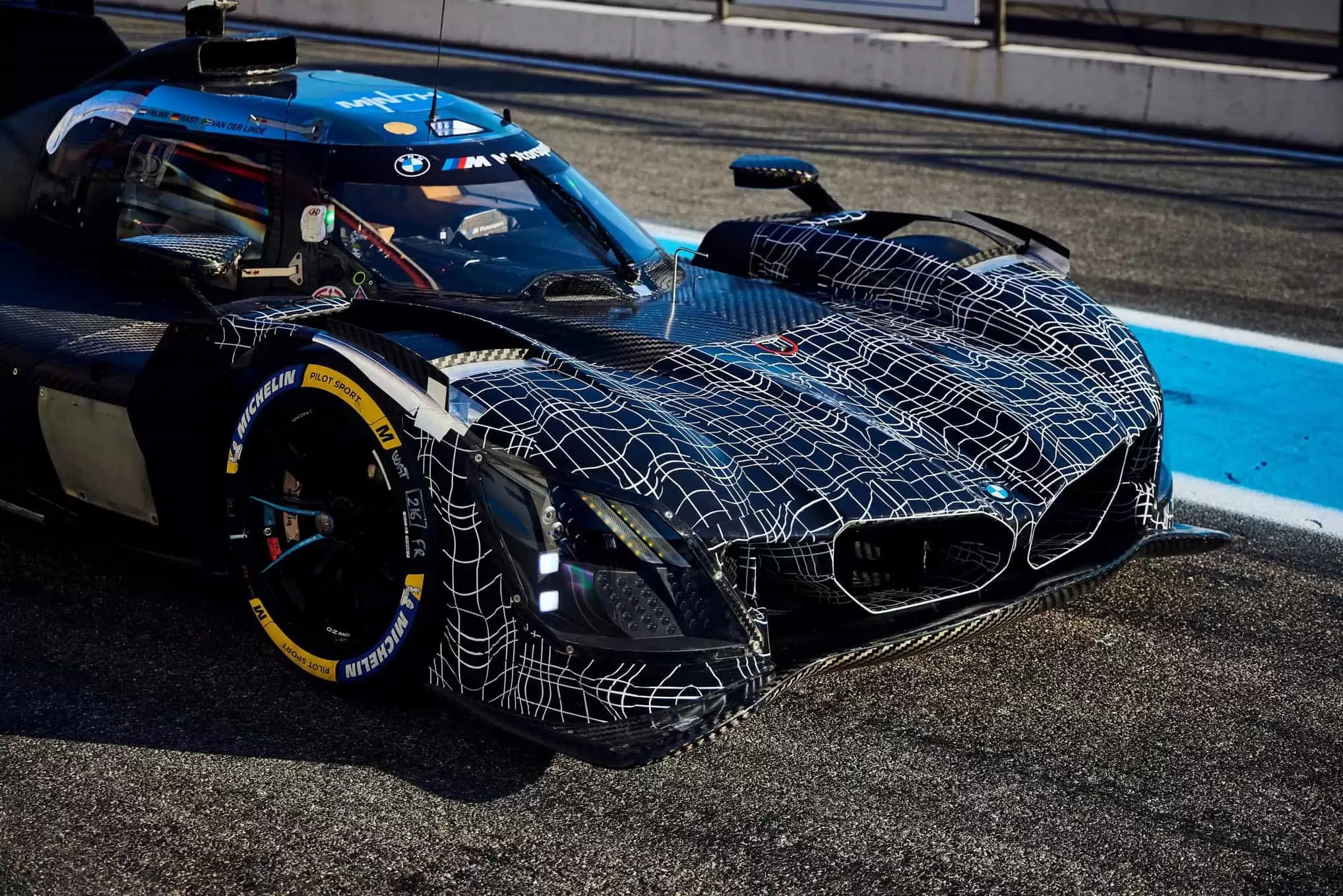 宝马发布 2026 款 M Hybrid V8 赛车，近 50% 车身部件焕然一新